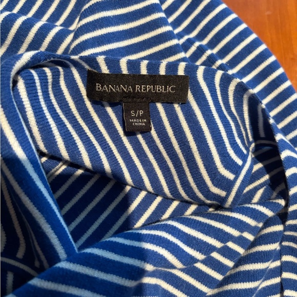 Banana republic knit tank with back V, size US small - Picture 5 of 5